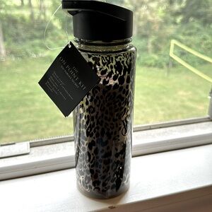 THE ON POINT KIT Victoria Secret Water Bottle